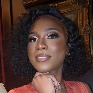 Meet your Posher, Leanne